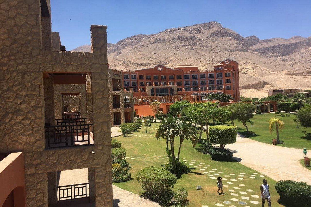 モーベンピック リゾート エル ソフナ アインソフナ エクステリア 写真 View of the resort