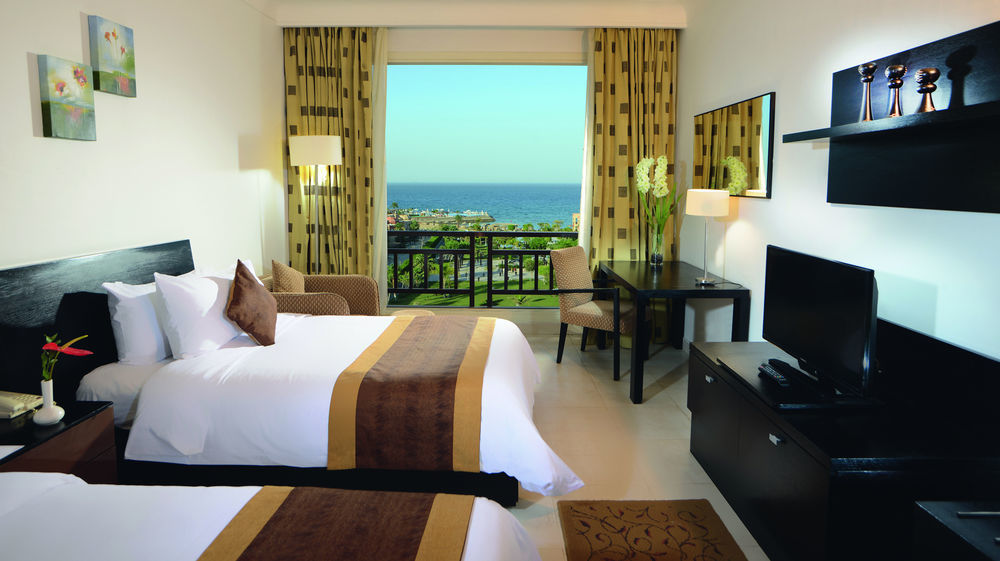 モーベンピック リゾート エル ソフナ アインソフナ エクステリア 写真 A room at the Hilton Sharm El Sheikh